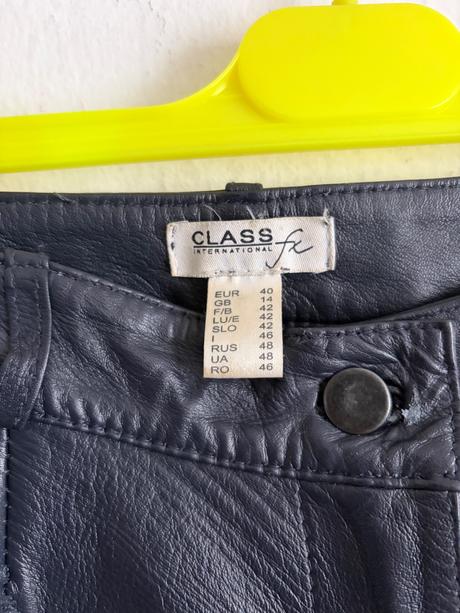 Tmavomodre kozene nohavice slim prava koza trendy, 40
