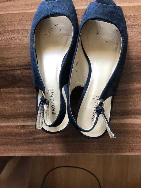 Sandalky na opatku, 37