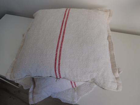 Vankúše menšie , vačšie, podlhovasté,, 