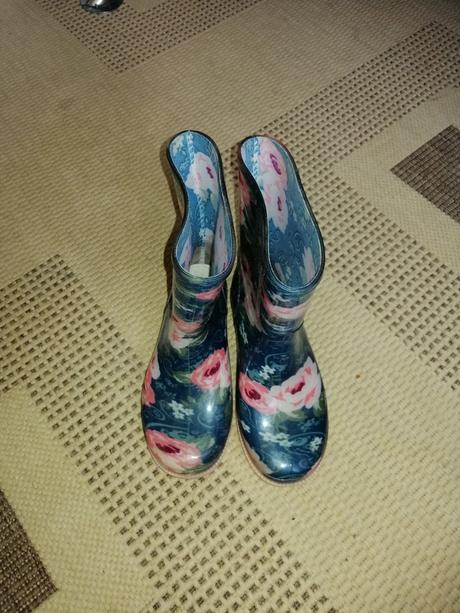 Dievčenské gumaky, 31