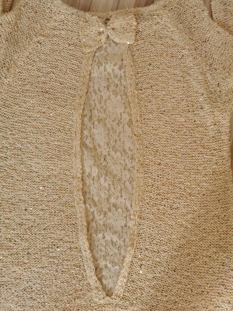 Krémový sveter so zlatými trblietkami a krajkou vz, 40