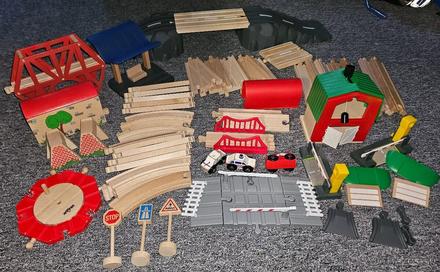 Predám drevene kolaje stanica tunel k vlakom vlak,