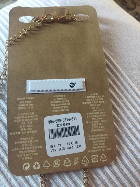 Damsky nahrdelnik hollister,