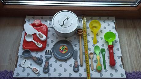 Box plný hračiek a stolička v 1, tučniak, 