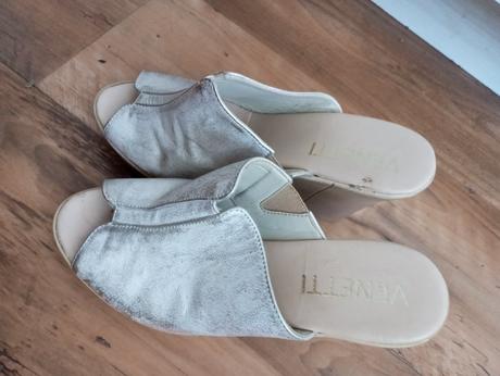 Bledé šľapky na platforme, 36