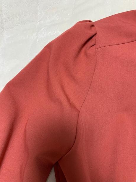 Široké košeľové šaty uni s volánom farba terakota,