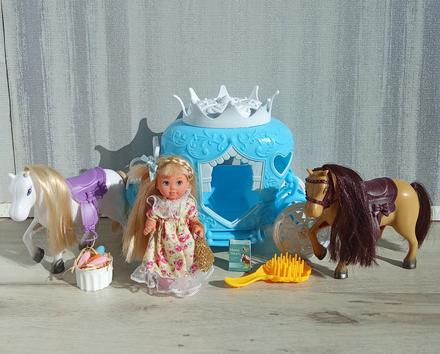 Malá princezná, koč, dva kone a doplnky,