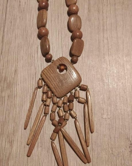 Náhrdelník z drevených koraliek, 