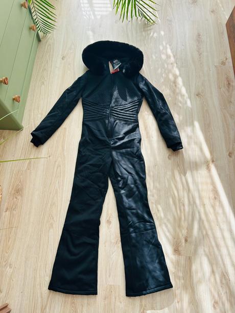 Nádherný lyžiarsky overal značky oysho, pc 249 eur, m
