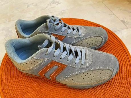 Ľahké semišové botasky, 38