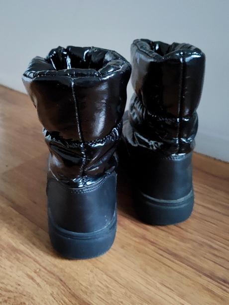 Čierne lesklé snehule, 37