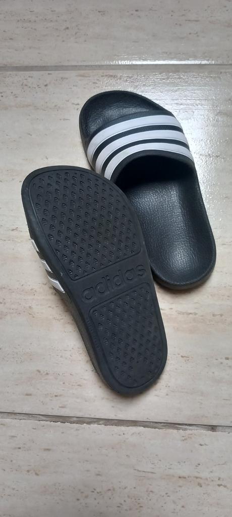Šľapky adidas, adidas,28