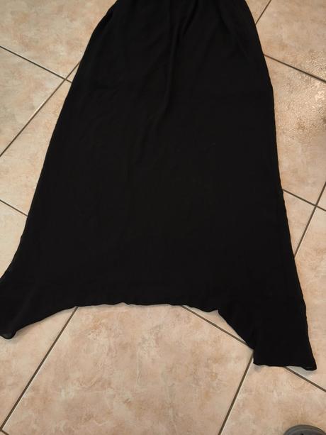 Šaty čierne dlhé s volánmi, s