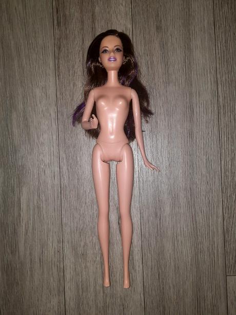 Barbie bruneta s fialovým melírom,