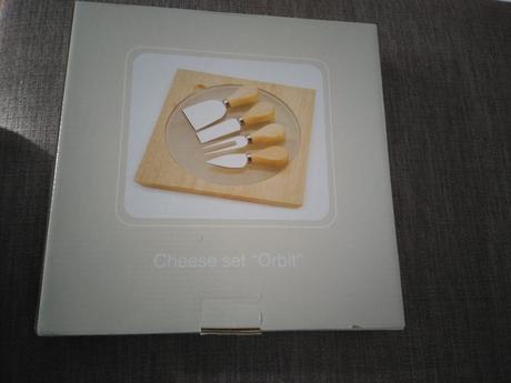 Súprava na krájanie a servírovanie syrov,