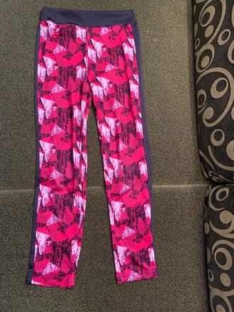 Športové legíny, 122