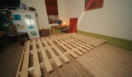 Moderná sedačka / posteľ, 