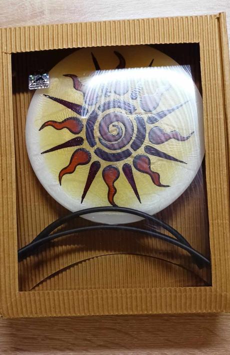 Ozdobná sviečka, na kovovom stojane,