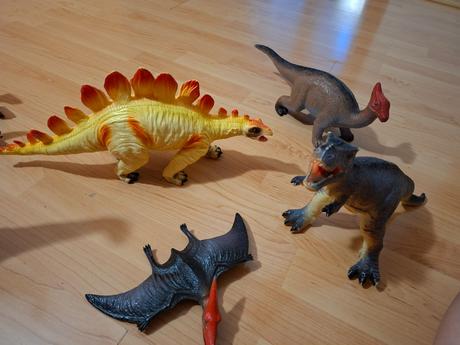 Dinosaury, hracky, 
