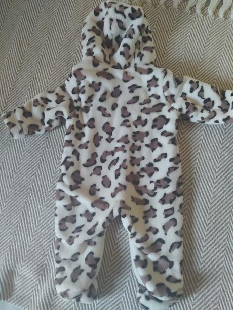 Mačičkový overal, 56