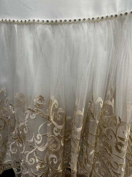 Spoločenské saticky, 128