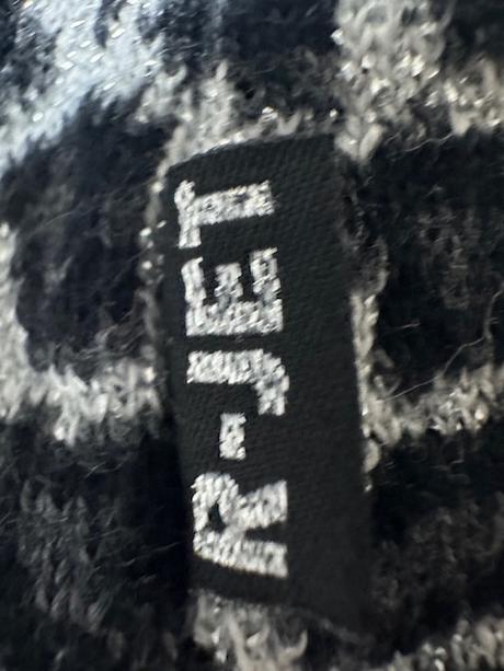 Zimná čiapka s brmbolcom a striebornou niťou r-jet,