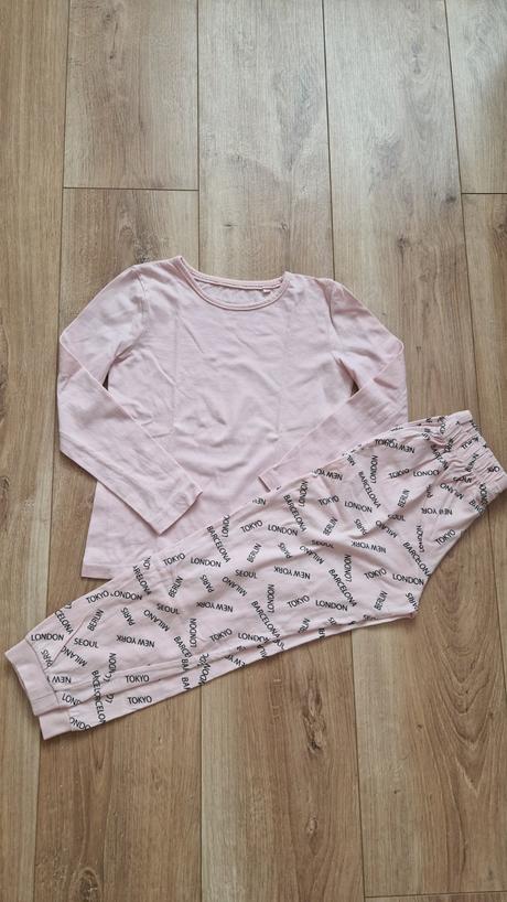 Pyžamo veľ. 122-128 cm., 122