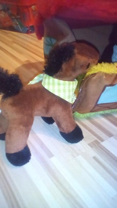 Plyšova stajňa s koníkmi, 