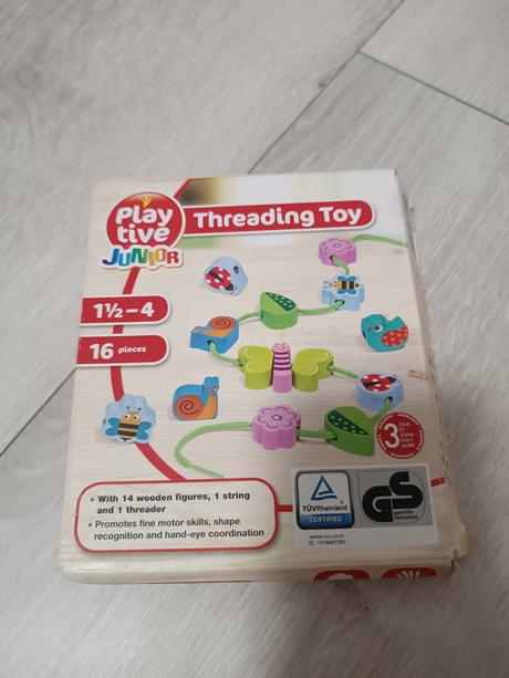 Drevená motorická navliekacia hra, 