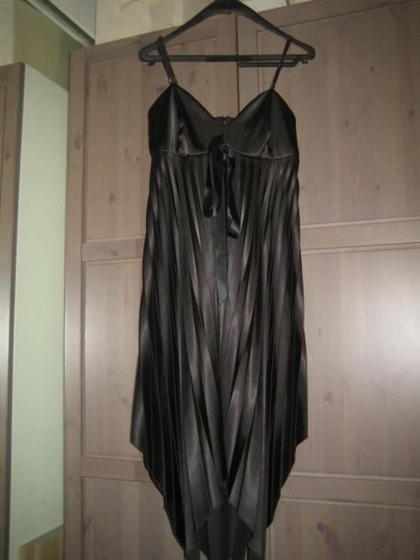 Saténové padavé šaty, s