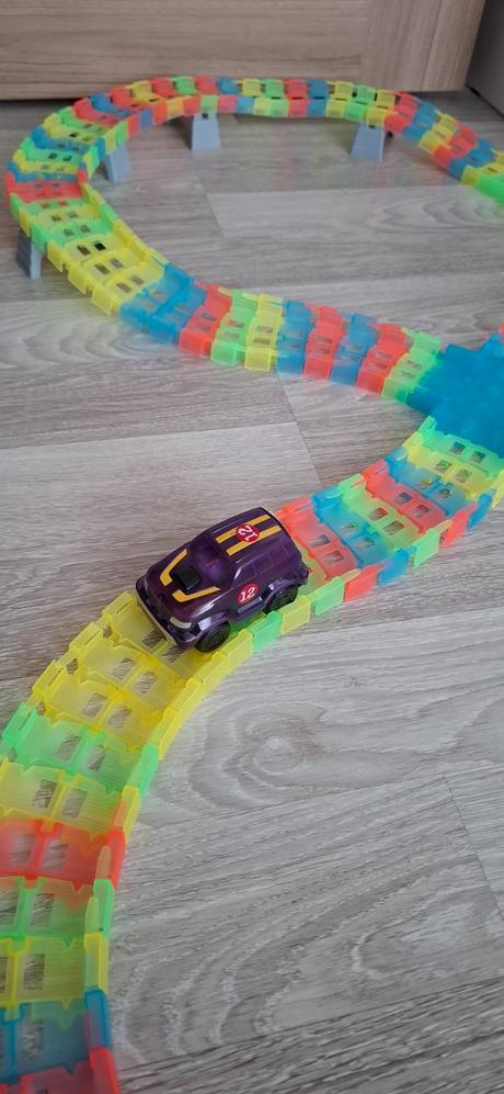 Autíčková dráha svietiaca,