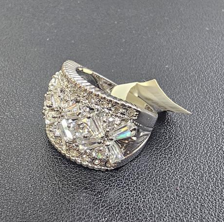 Zdobený dámsky prsteň, 