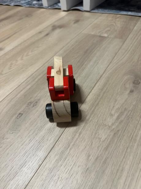 Drevené hasičské auto a sanitka, 