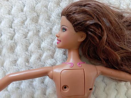 Barbie alexa hrá a svieti, 