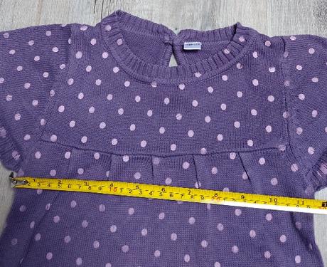 Fialové bodkované pletené šaty, 110