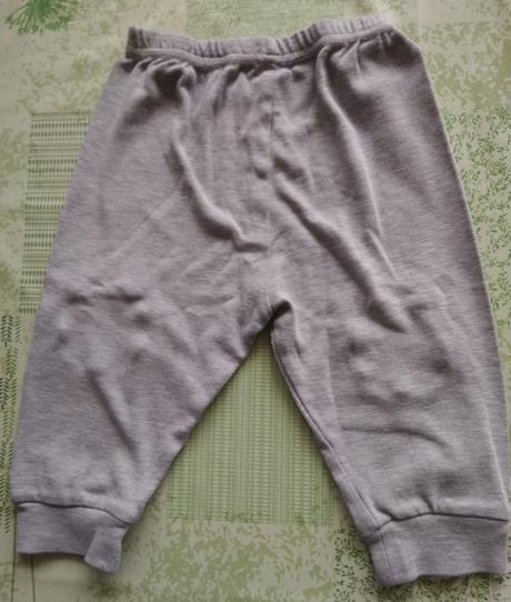 Svetlo sivé tepláčiky, kruhy na kolenách, 80-86 cm, 86