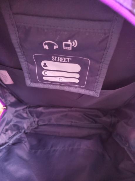 Bodkovaný školský batoh, 