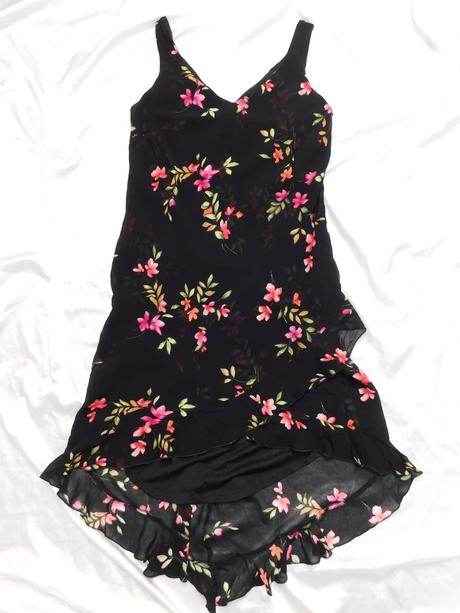 Velmi pekne šaty, 40