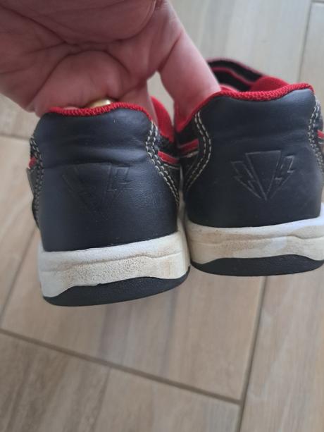 Botasky, deichmann,27