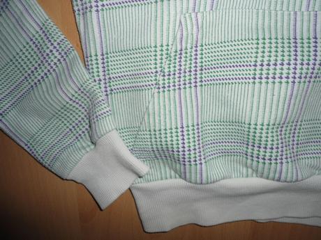 Bielo-zeleno-fialova mikina, xs