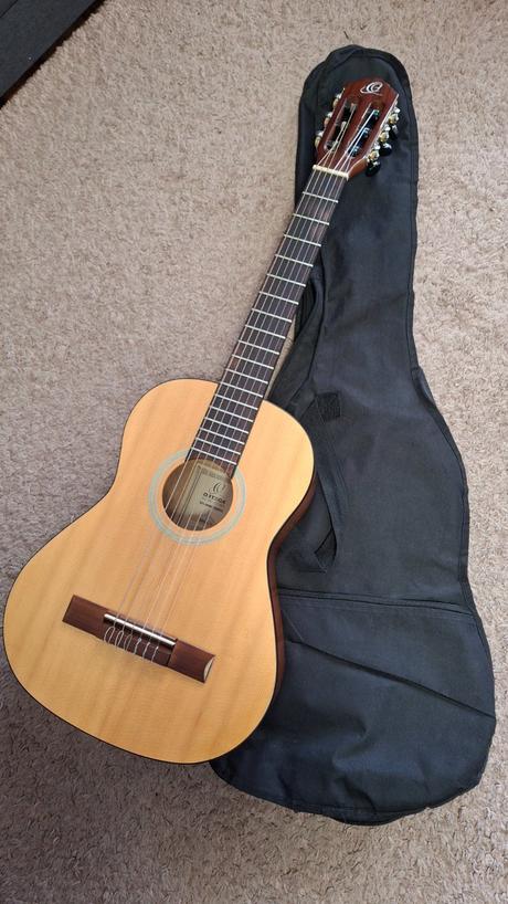 3/4 gitara, guitalele admira,