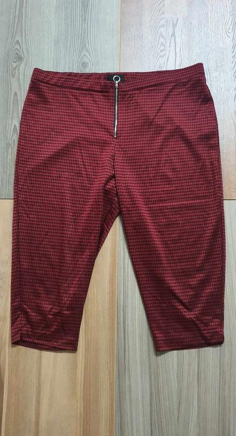 Trojstvrtove nohavice janina, 48