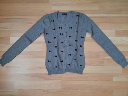 Svetrík s mašličkami, m