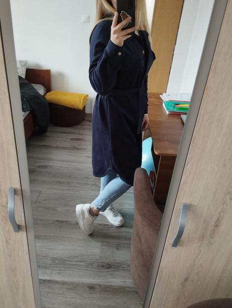 Semišový trenchcoat, 