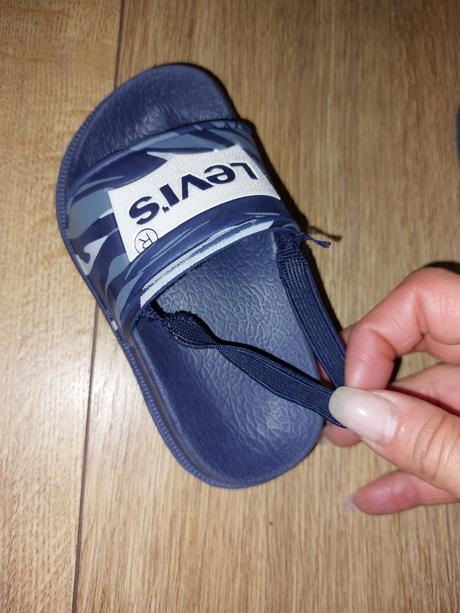 Krasne slapky, levis,22