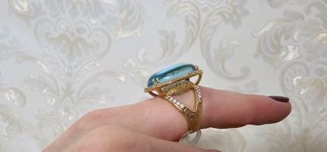 Prsteň s blankytným kameňom,