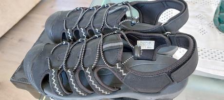 Sandále crivit nenosené, 44