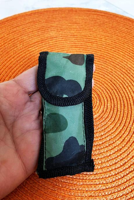 Zatvárací kvalitný nôž s púzdrom,