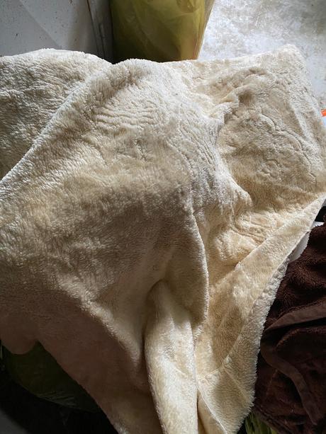 Béžová prikrývka, 