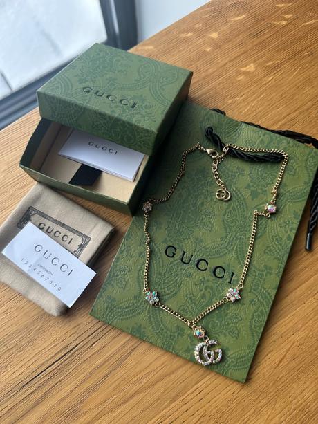 Krásny nový náhrdelník gucci s odleskami, gucci